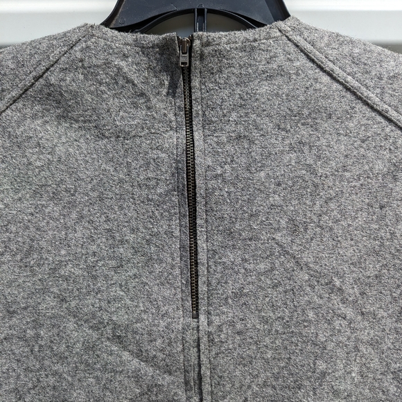 Madewell sleeveless gray top with side zippers - Picture 7 of 9